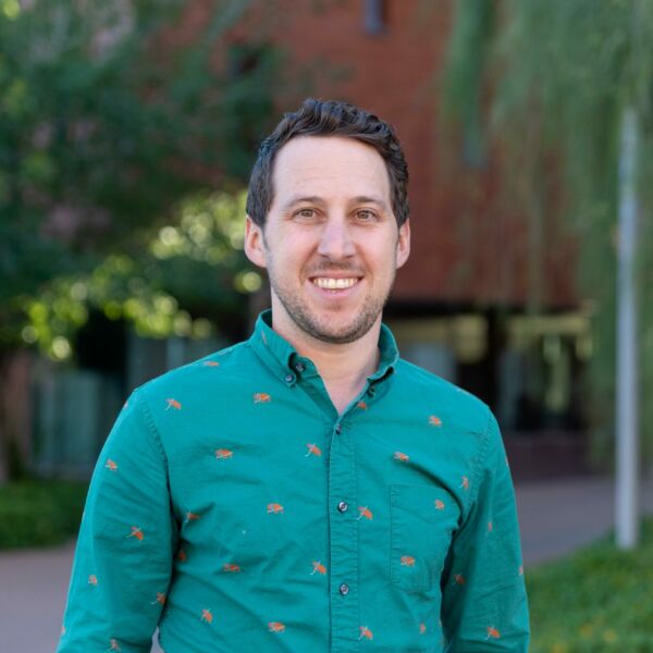 <a href="http://smack-lab.com/team/noah-snyder-mackler/">Noah Snyder-Mackler</a><br />Associate Professor, SOLS<br /><a href="https://evmed.asu.edu/">Center for Evolution & Medicine</a>